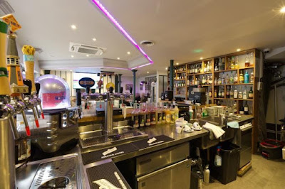 Café de la halle, aux cent bières à Sens