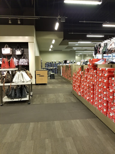 Shoe Store «DSW Designer Shoe Warehouse», reviews and photos, 124 West Market, Bloomington, MN 55425, USA