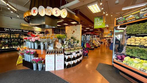 Gourmet Grocery Store «Metropolitan Market Kirkland», reviews and photos, 10611 NE 68th St, Kirkland, WA 98033, USA