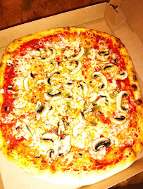Plats et boissons du Pizzas à emporter Family Pizza à Fleurie - n°8