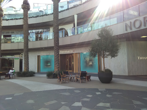 Jewelry Store «Tiffany & Co.», reviews and photos, 395 Santa Monica Blvd, Santa Monica, CA 90401, USA