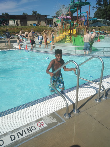 Swim Club «Crystal Lake Park Family Aquatic Center», reviews and photos, 1401 N Broadway Ave, Urbana, IL 61801, USA