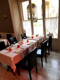 Atmosphère du Restaurant français L'Oustal à Saint-Jean-du-Bruel - n°11