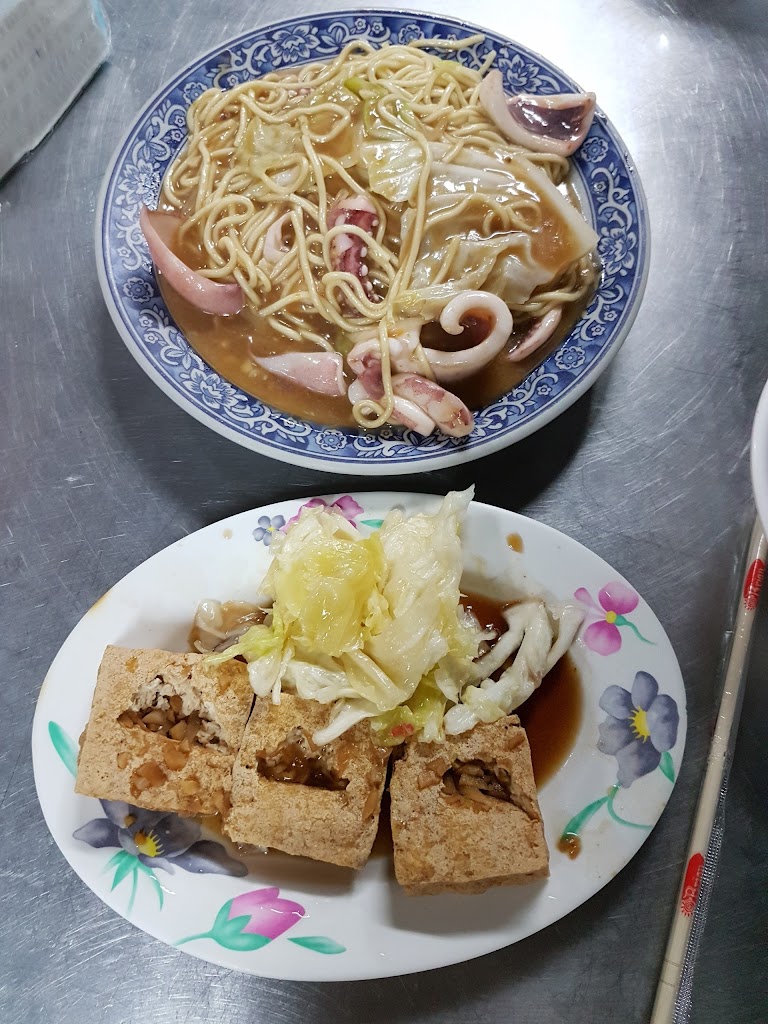 大骨控 臭豆腐 花枝炒麵 的照片