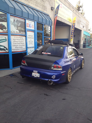 Muffler Technician image