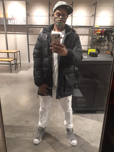 Clothing Store «Eddie Bauer Outlet», reviews and photos, 6800 N 95th Ave #440, Glendale, AZ 85305, USA