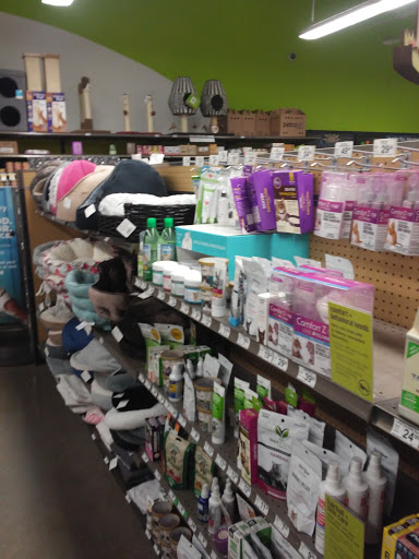 Pet Supply Store «Unleashed by Petco», reviews and photos, 2643 Tapo Canyon Rd c, Simi Valley, CA 93063, USA