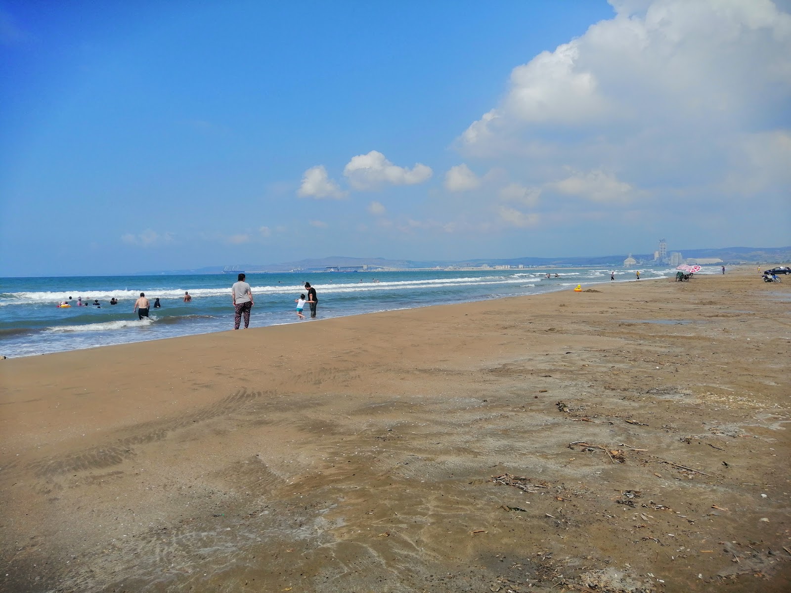 Photo de Burnaz beach avec droit et long