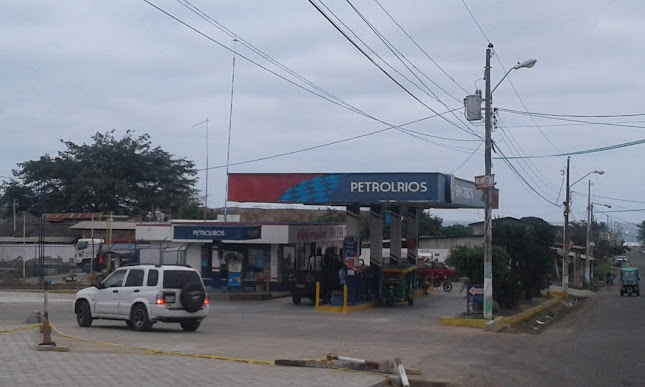 Opiniones de ESTACION DE SERVICIOS Gasolinera PETROLRIOS en Puerto de Cayo - Gasolinera