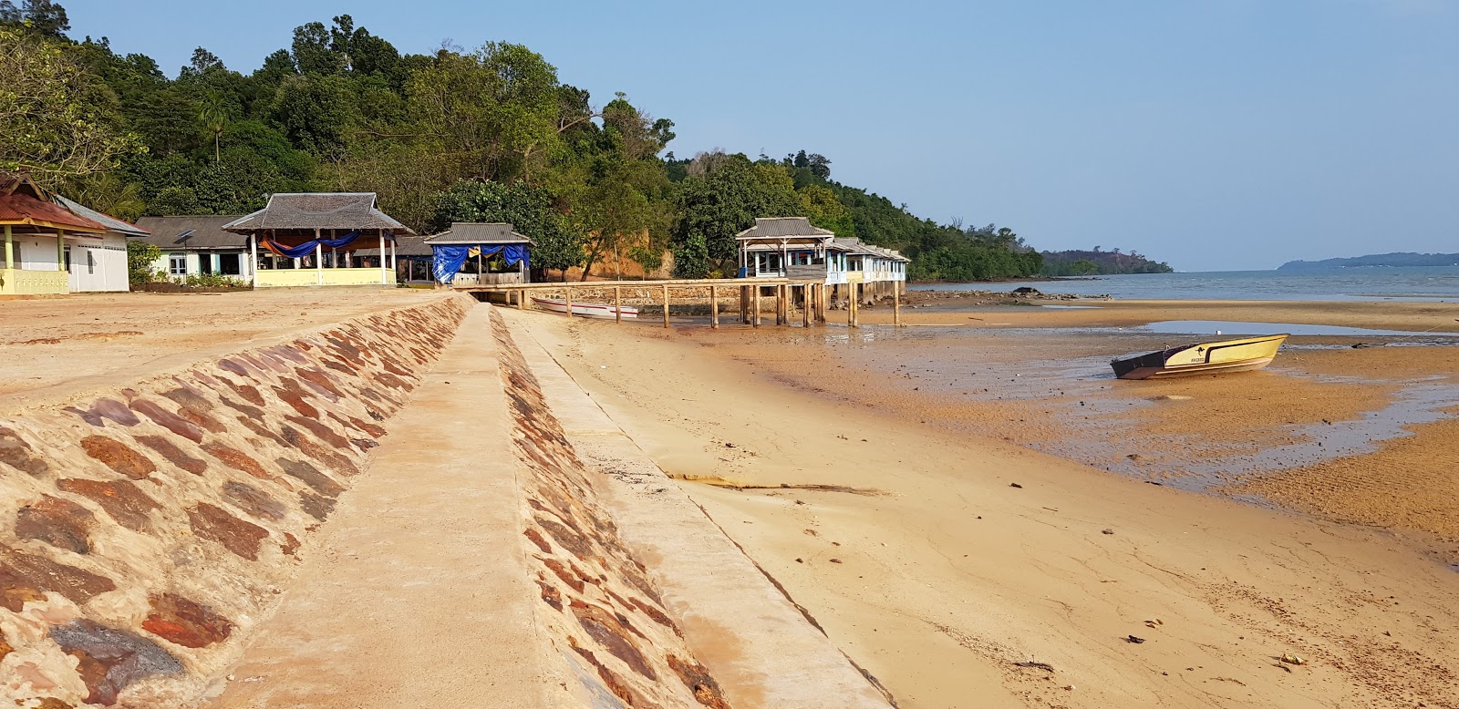 Foto van Melayu Beach en de nederzetting