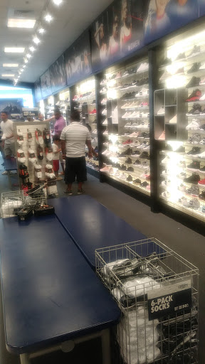 Shoe Store «Champs Sports», reviews and photos, 1195 Oviedo Marketplace Blvd, Oviedo, FL 32765, USA