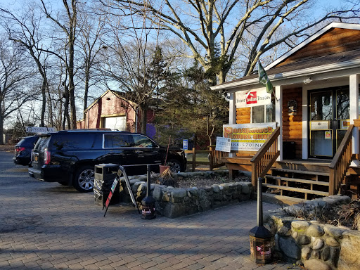 Tobacco Shop «Poospatuck Smoke Shop», reviews and photos, 207 Poospatuck Ln, Mastic, NY 11950, USA