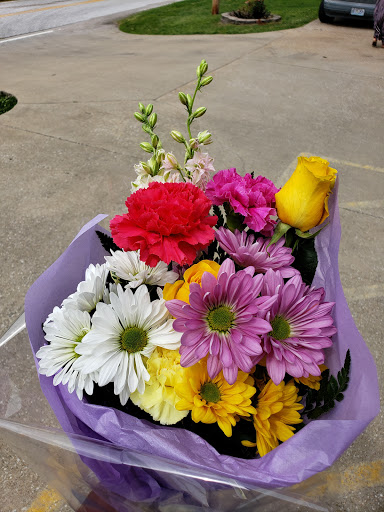 Florist «K & V Florist», reviews and photos, 23 Fee Fee Rd, Maryland Heights, MO 63043, USA