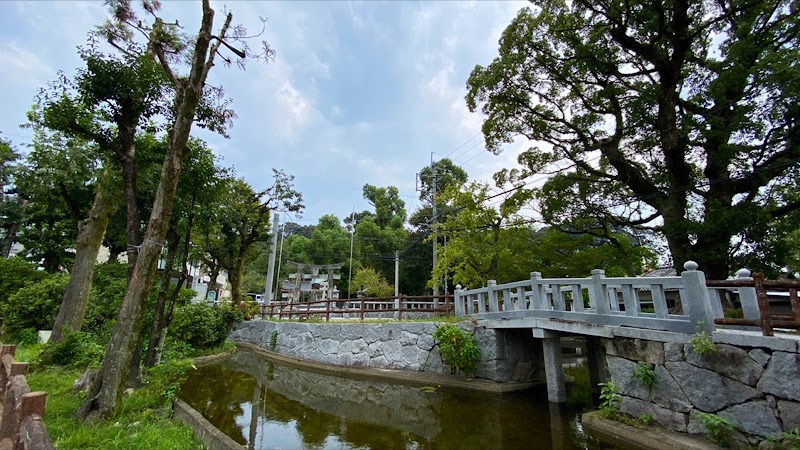 春日神社の池