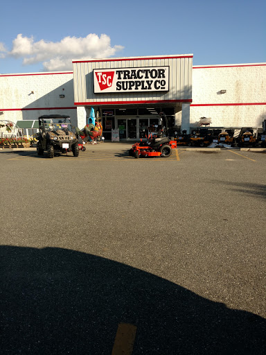 Home Improvement Store «Tractor Supply Co.», reviews and photos, 5743 W Tennessee St, Tallahassee, FL 32304, USA