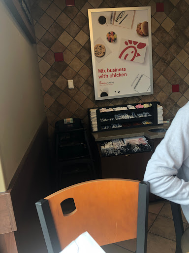 Fast Food Restaurant «Chick-fil-A», reviews and photos, 1320 Veterans Pkwy, Clarksville, IN 47129, USA