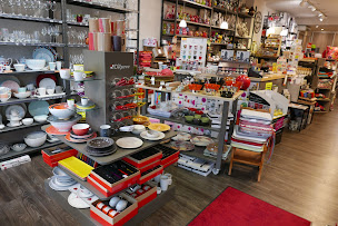 Photo n°4 de Droguerie Centrale à Oyonnax ()