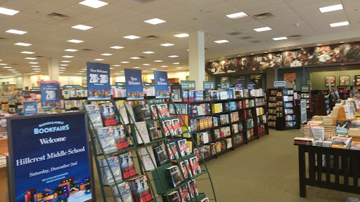 Book Store «Barnes & Noble Booksellers Happy Valley», reviews and photos, 2501 W Happy Valley Rd, Phoenix, AZ 85085, USA