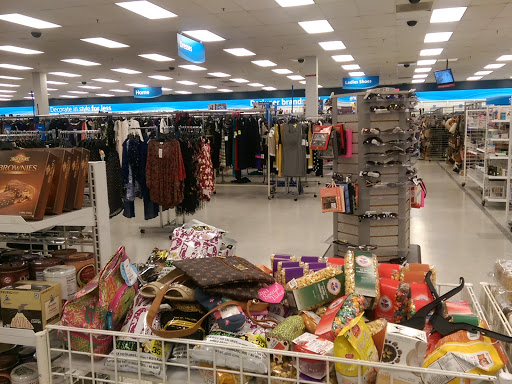 Clothing Store «Ross Dress for Less», reviews and photos, 13855 Outlet Dr, Silver Spring, MD 20904, USA