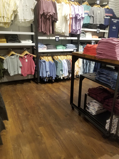 Clothing Store «Aéropostale», reviews and photos, 200 Baychester Ave, Bronx, NY 10475, USA