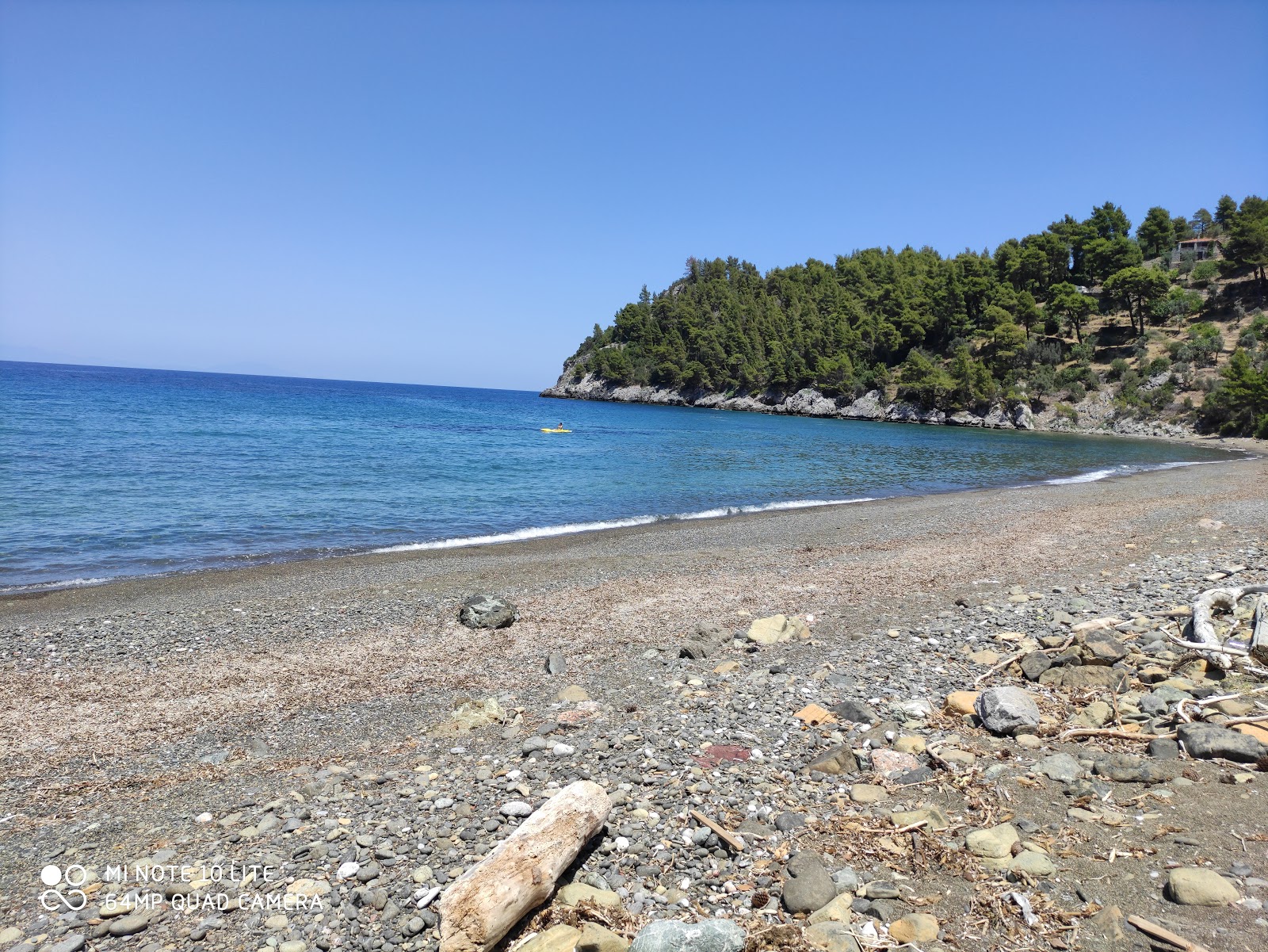 Foto von Vlachia beach mit grauer sand & kiesel Oberfläche