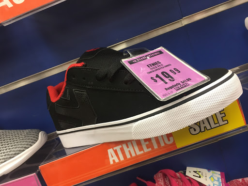 Sporting Goods Store «Big 5 Sporting Goods - Aurora Village», reviews and photos, 1133 N 205th St, Shoreline, WA 98133, USA