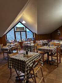 Atmosphère du Restaurant familial Au Chat Bleu à Saint-Laurent-les-Bains-Laval-d'Aurelle - n°7