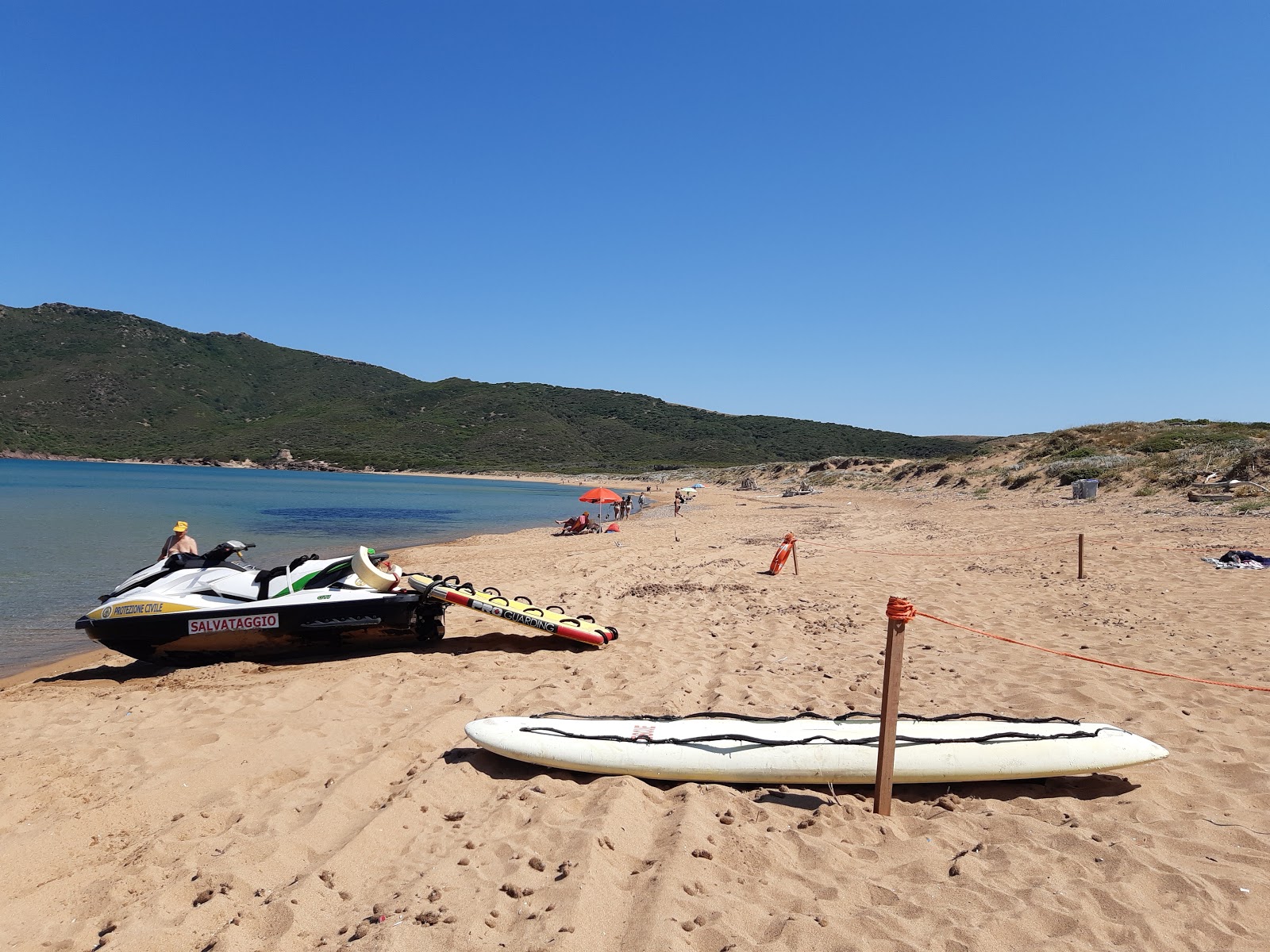 Photo de Spiaggia di Porto Ferro - endroit populaire parmi les connaisseurs de la détente