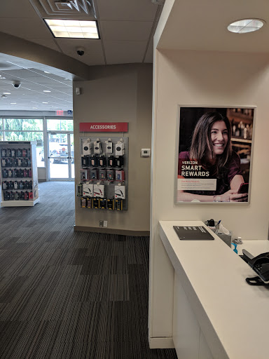 Cell Phone Store «Verizon», reviews and photos, 1201 Kings Hwy, Fairfield, CT 06824, USA