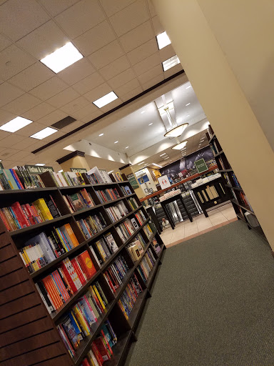 Book Store «Barnes & Noble», reviews and photos, 47 E Chicago Ave, Naperville, IL 60540, USA