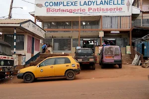 Complexe Ladylanelle, Awaé Escaliers image