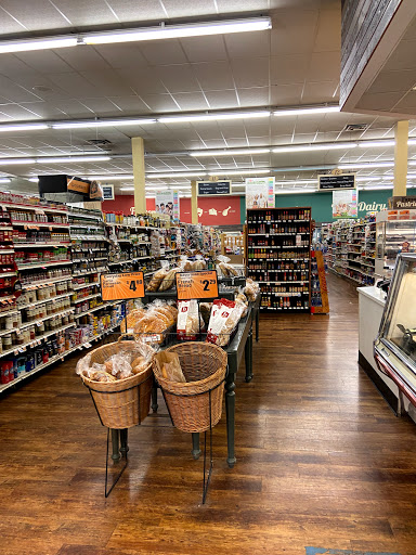 Grocery Store «Rays Food Place», reviews and photos, 875 Redwood Dr, Garberville, CA 95542, USA