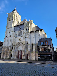Église Saint-Ouen du Restaurant Le Central à Pont-Audemer - n°1