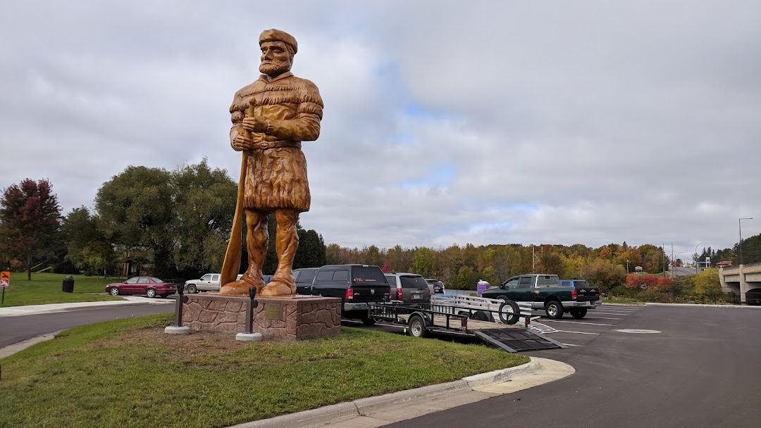 Voyageur Statue