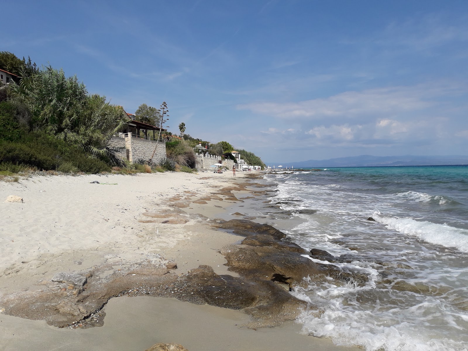 Foto de Athytos beach con playa recta