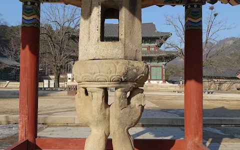 Ssang-sa-ja-seog-deung (Double Lion Lamp) image