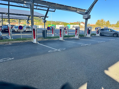 Borne de recharge de véhicules électriques Tesla Supercharger Lescure-d'Albigeois