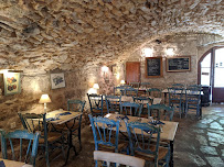 Atmosphère du Restaurant Auberge du Chat Perché à La Couvertoirade - n°1
