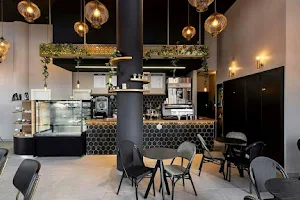 Emanuel Cafe & Bakery קפה עמנואל image
