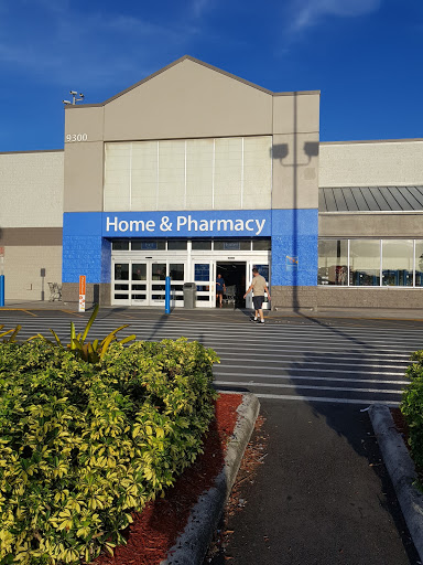 Department Store «Walmart Supercenter», reviews and photos, 9300 NW 77th Ave, Hialeah Gardens, FL 33016, USA