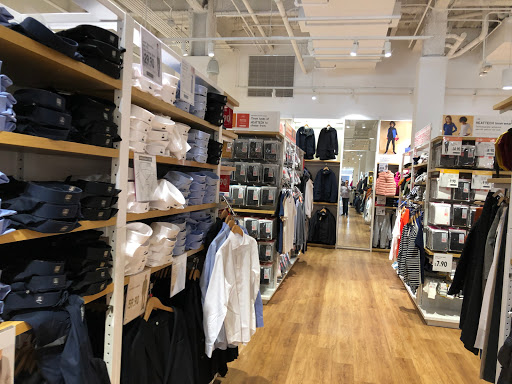 UNIQLO Bay Street image
