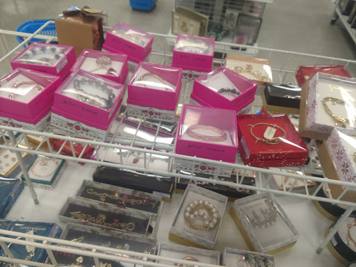 Clothing Store «Ross Dress for Less», reviews and photos, 1945 W Palmetto St, Florence, SC 29501, USA