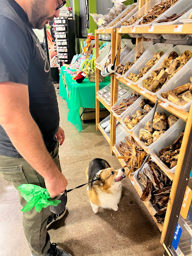 Pet Supply Store «Pet Supplies Plus», reviews and photos, 1704 Greenville Ave, Dallas, TX 75206, USA