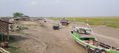 သူံးပေါက်ချွန်းကမ်းခြေ