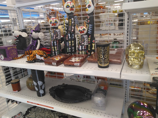 Clothing Store «Ross Dress for Less», reviews and photos, 1720 Douglas Rd, Oswego, IL 60543, USA