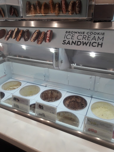 Shopping Mall «Tampa Premium Outlets», reviews and photos, 2300 Grand Cypress Dr, Lutz, FL 33559, USA