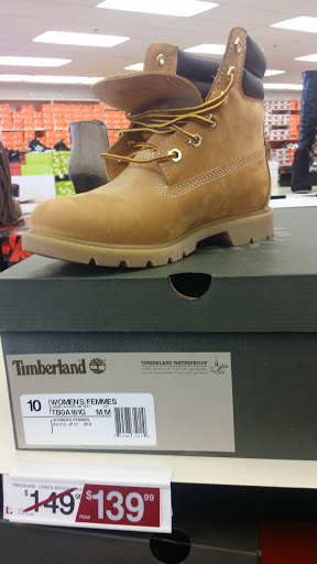 Shoe Store «Famous Footwear», reviews and photos, 3333 S 27th St, Milwaukee, WI 53215, USA