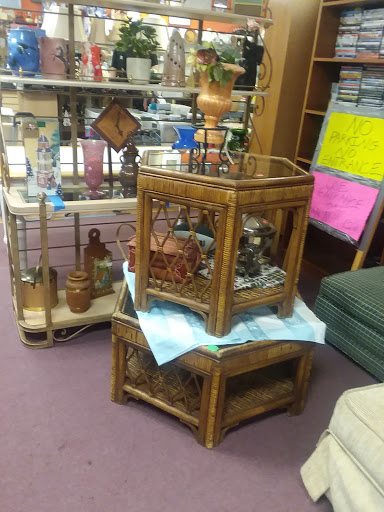 Thrift Store «Genmer Thrift Store and Donation Center», reviews and photos, 6265 Van Nuys Blvd, Van Nuys, CA 91401, USA