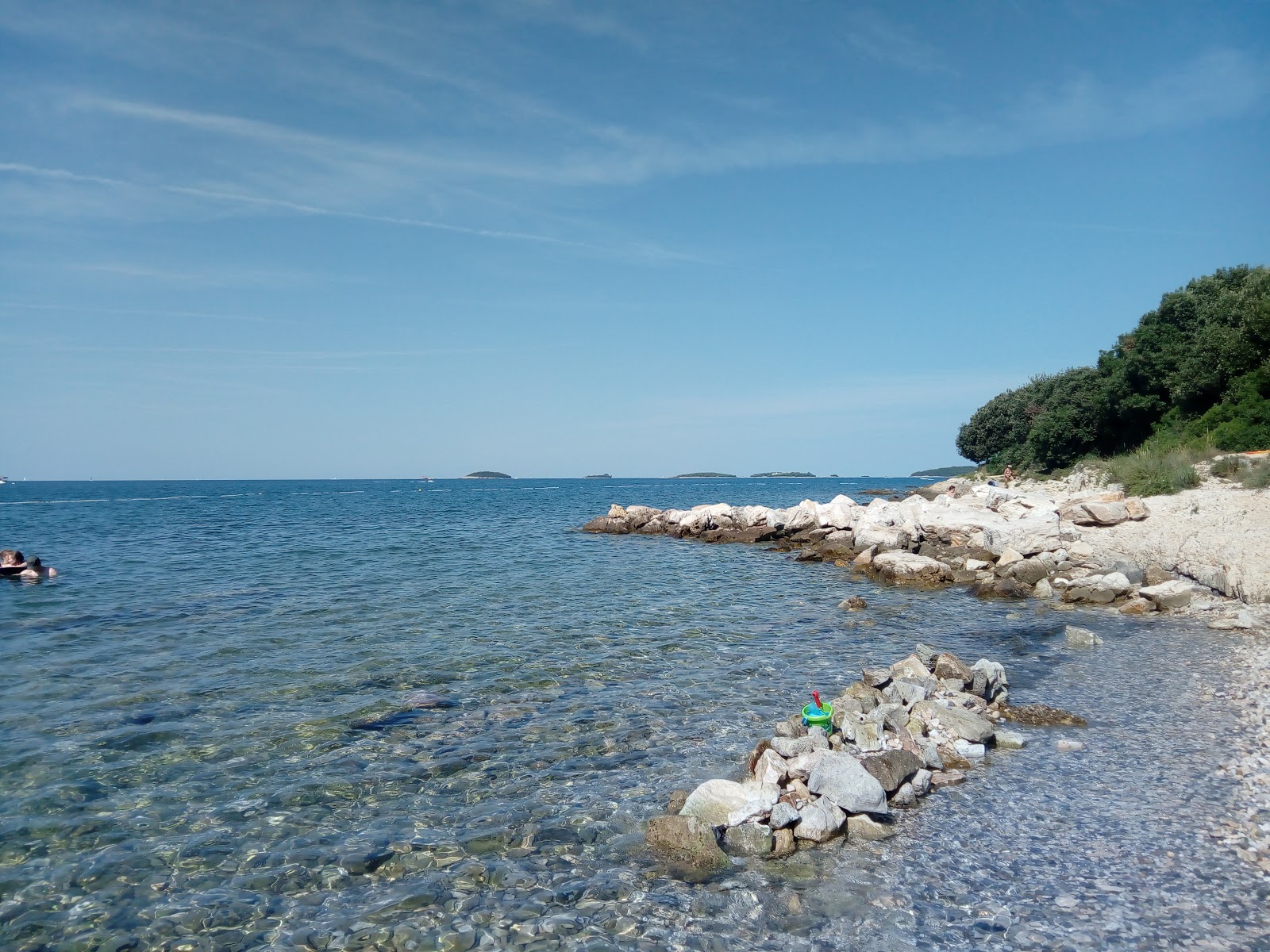 Photo de Vestar beach avec petite baie