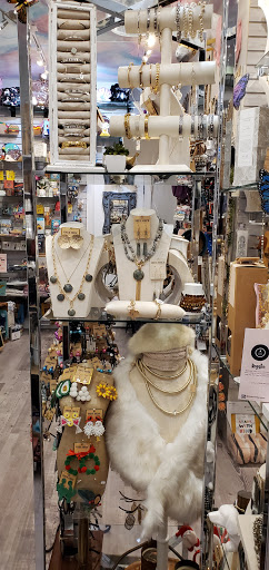 Jewelry Store «Knock Knock Boutique», reviews and photos, 110 W Chocolate Ave, Hershey, PA 17033, USA